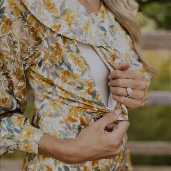 Vintage Floral Ruffle‎ Nursing Maxi Dress - Picture 3 of 8